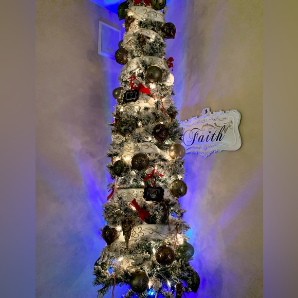 NWT TWO ROLLS-BEAUTIFUL PACIFIC RIM DECORATIVE RIBBON🎄2.5X 10 YARDS EACH ROLL - Picture 5 of 6